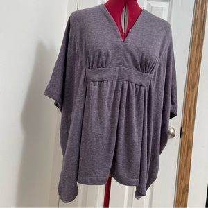 Handmade women grey mohair knit pullover kimono style top. Size M-L. Pre-owned.